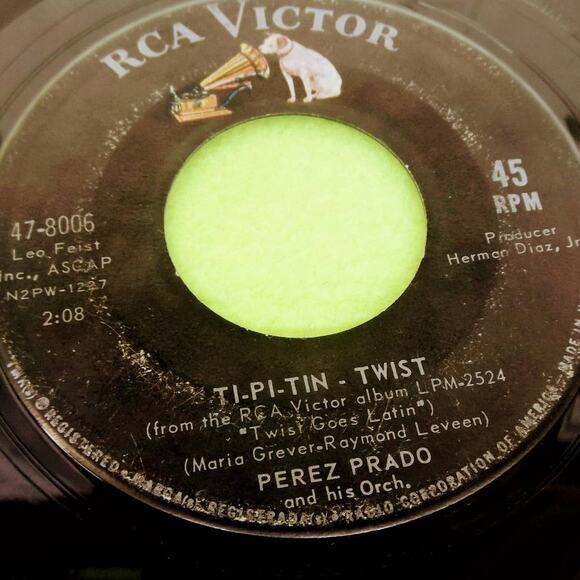 Perez Prado - Patricia Twist‎ - Ti-Pi-Tin Twist RCA Victor 45rpm Vinyl Record 7" - Picture 4 of 5